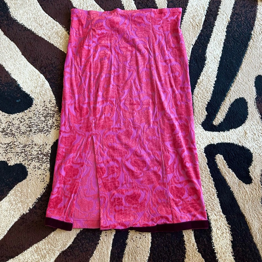 Chic Fuchsia Pencil Skirt